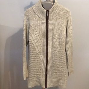 Venus Grey/white brown detail sweater